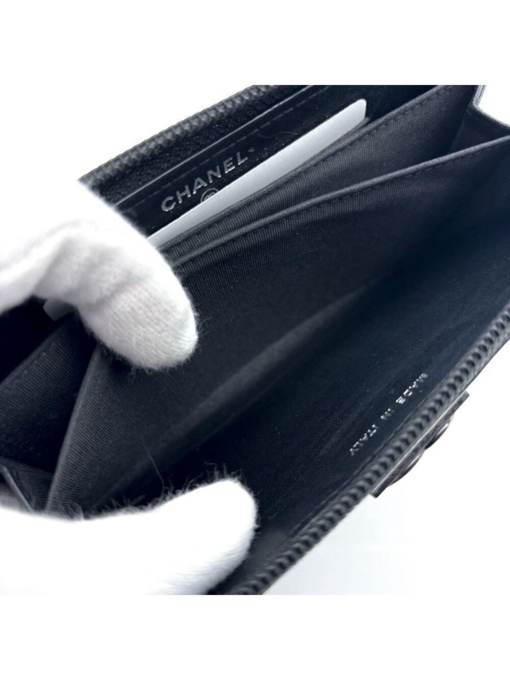 Chanel Wallet Boy Round - Picture 7 of 14